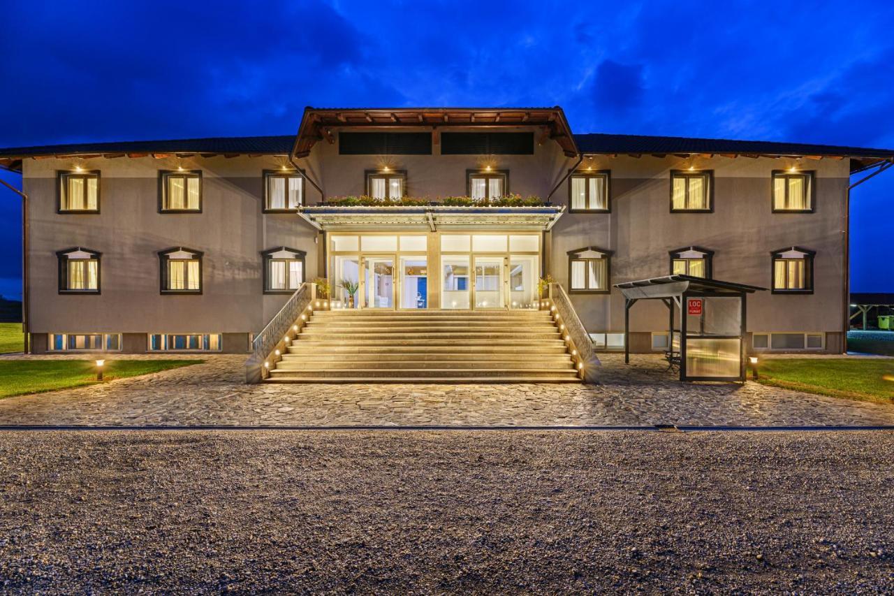 Stejarii Resort Ineu  Exterior photo
